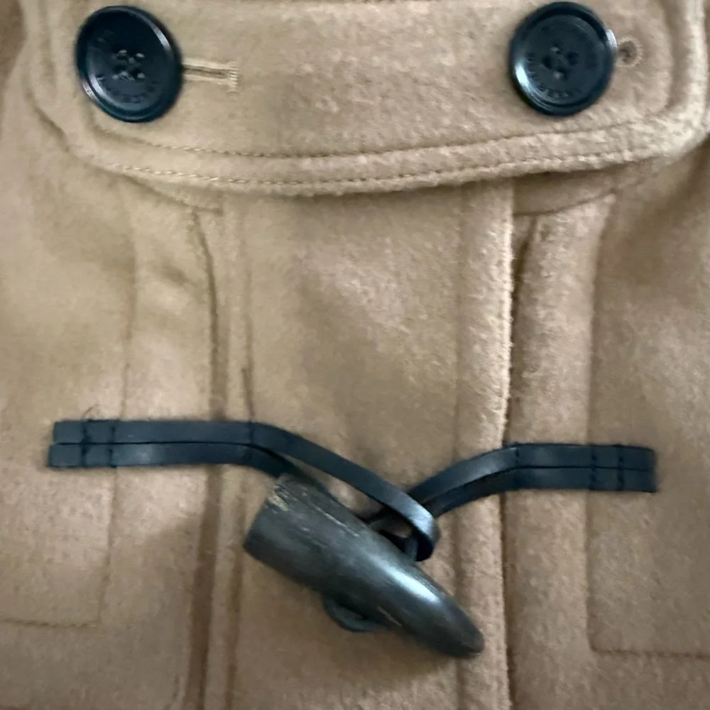 Burberry duffle coat in a beige or camel colorway with a heart-pattern EUC - Picture 7 of 13